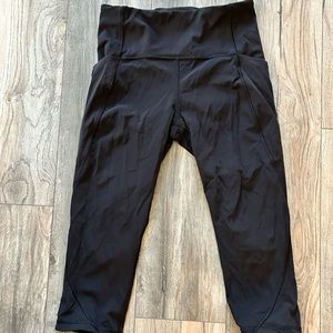 Lululemon capris with side pockets size 8